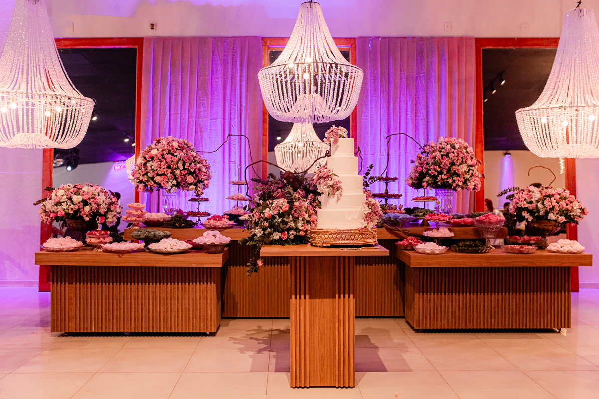 Casamento vestido de noiva festa cerimônia alegria e emoção