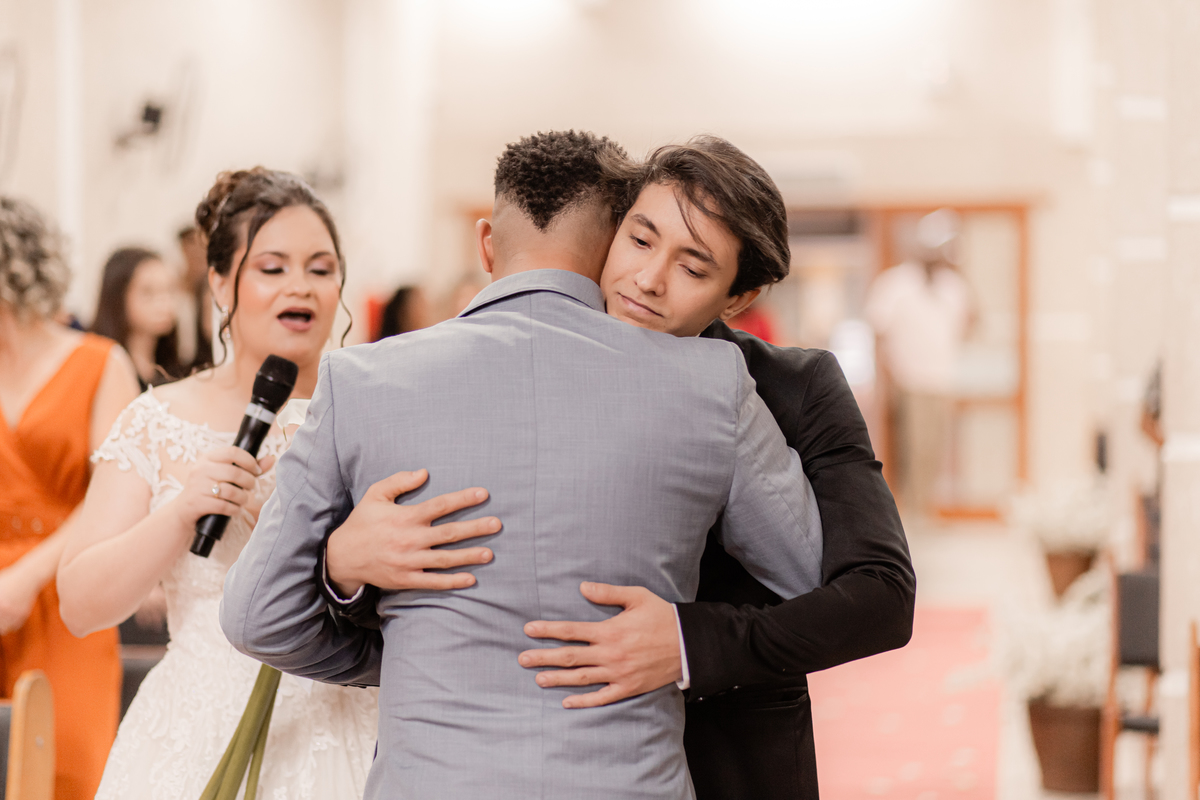 Cerimônia casamento vestido de noiva emoção