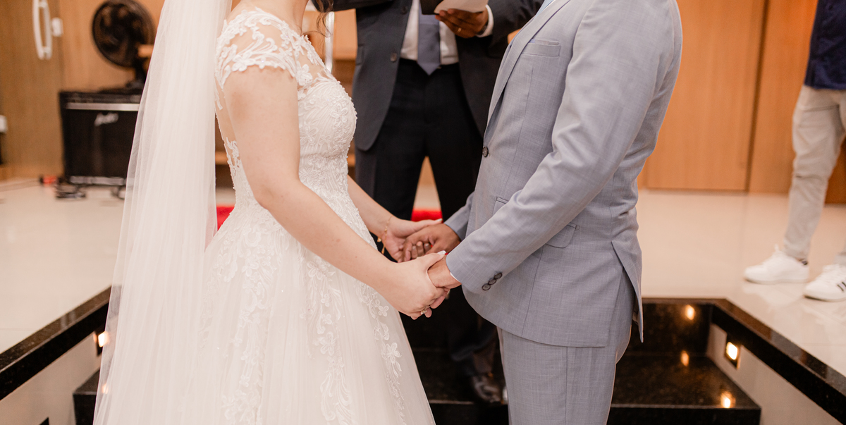 Cerimônia casamento vestido de noiva aliança de casamento