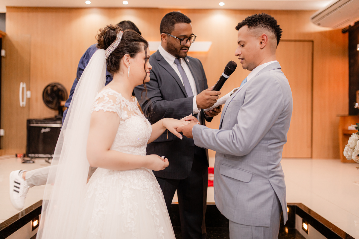 Cerimônia casamento vestido de noiva aliança de casamento