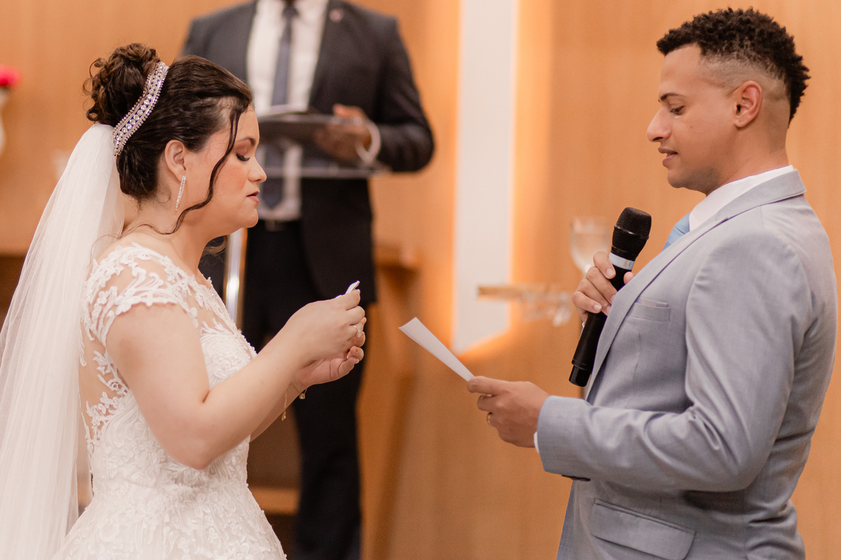 Cerimônia casamento vestido de noiva aliança de casamento