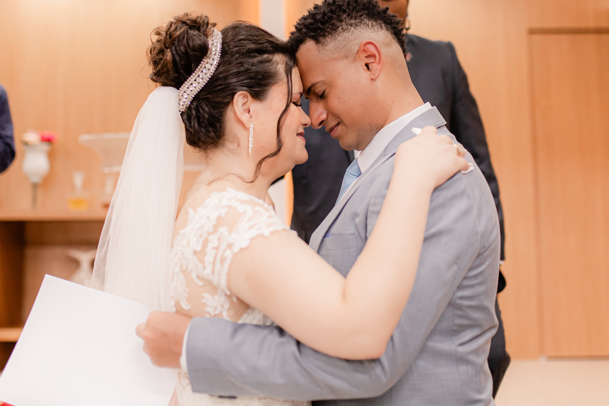 Cerimônia casamento vestido de noiva aliança de casamento