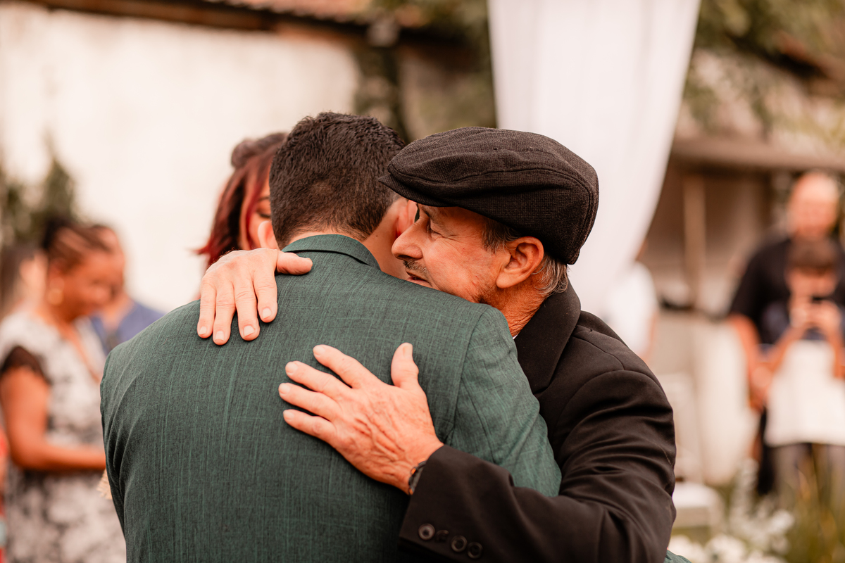 Casamento noiva entrada alegria emoção detalhes