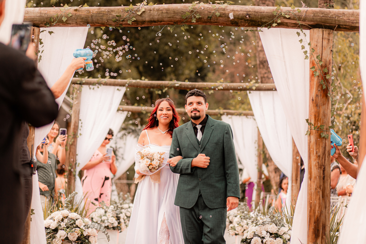 Casamento noiva alegria emoção amor