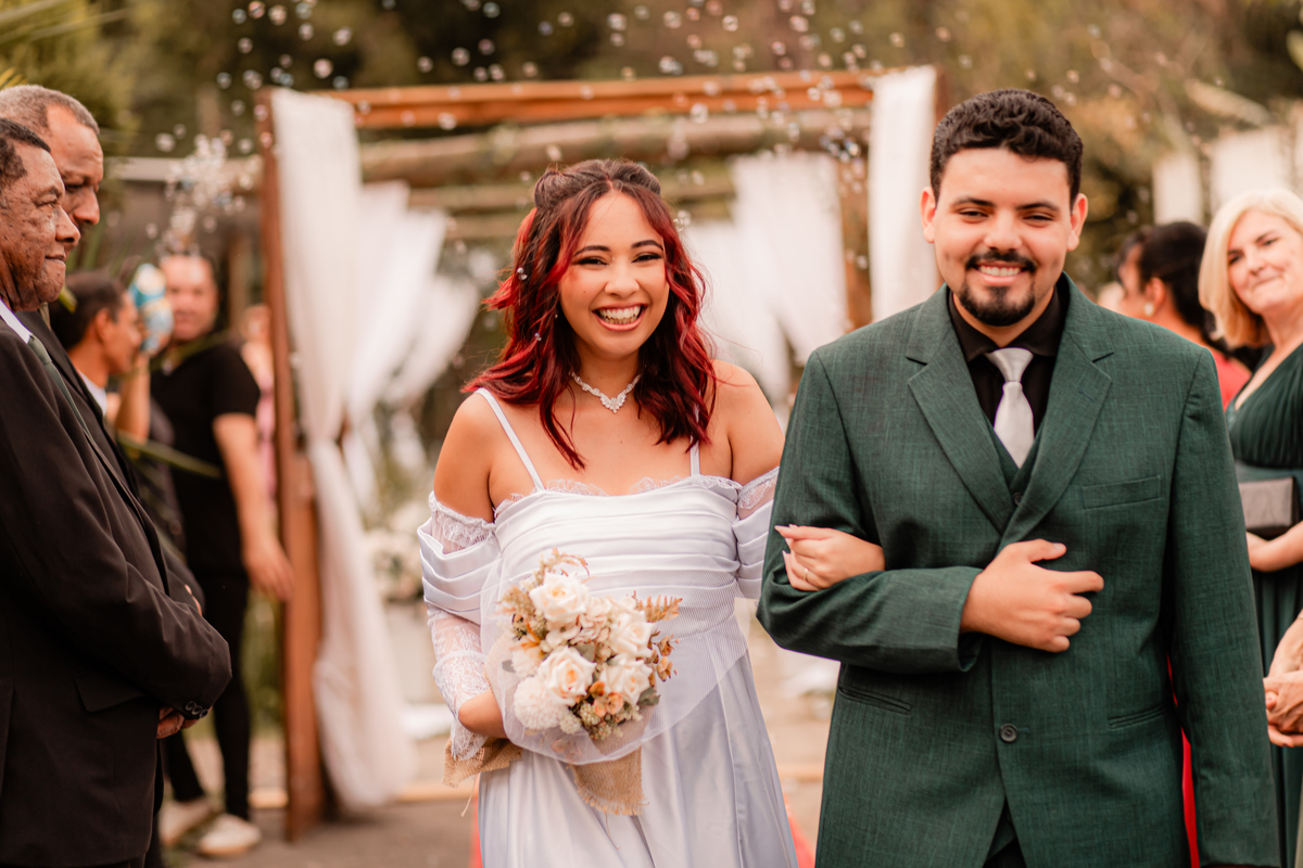 Casamento noiva alegria emoção amor