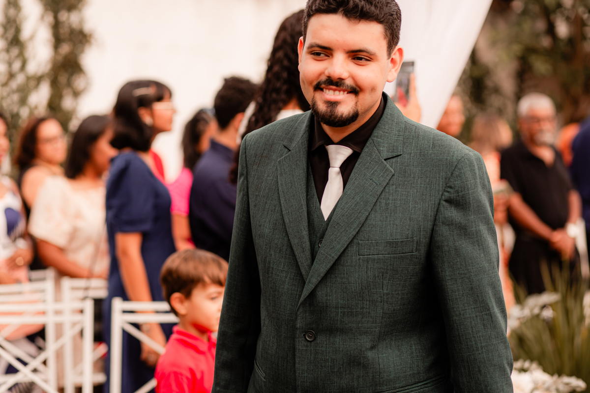 Casamento noivo entrada alegria emoção detalhes