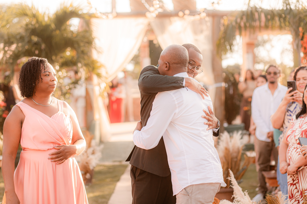 Casamento Por do Sol Amor Noivos Vestido de noiva Emoção Alegria