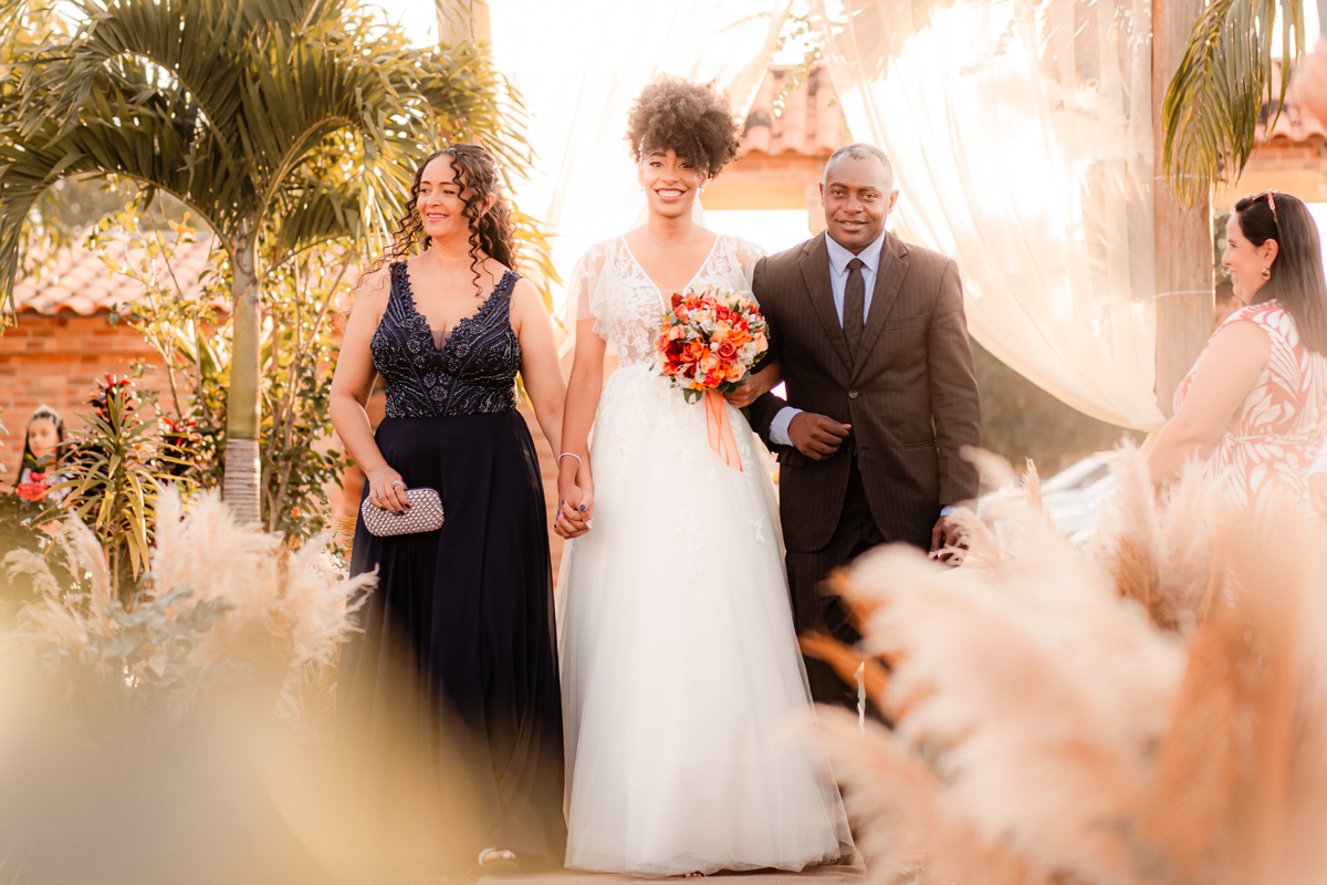 Casamento Por do Sol Amor Noivos Vestido de noiva Emoção Alegria