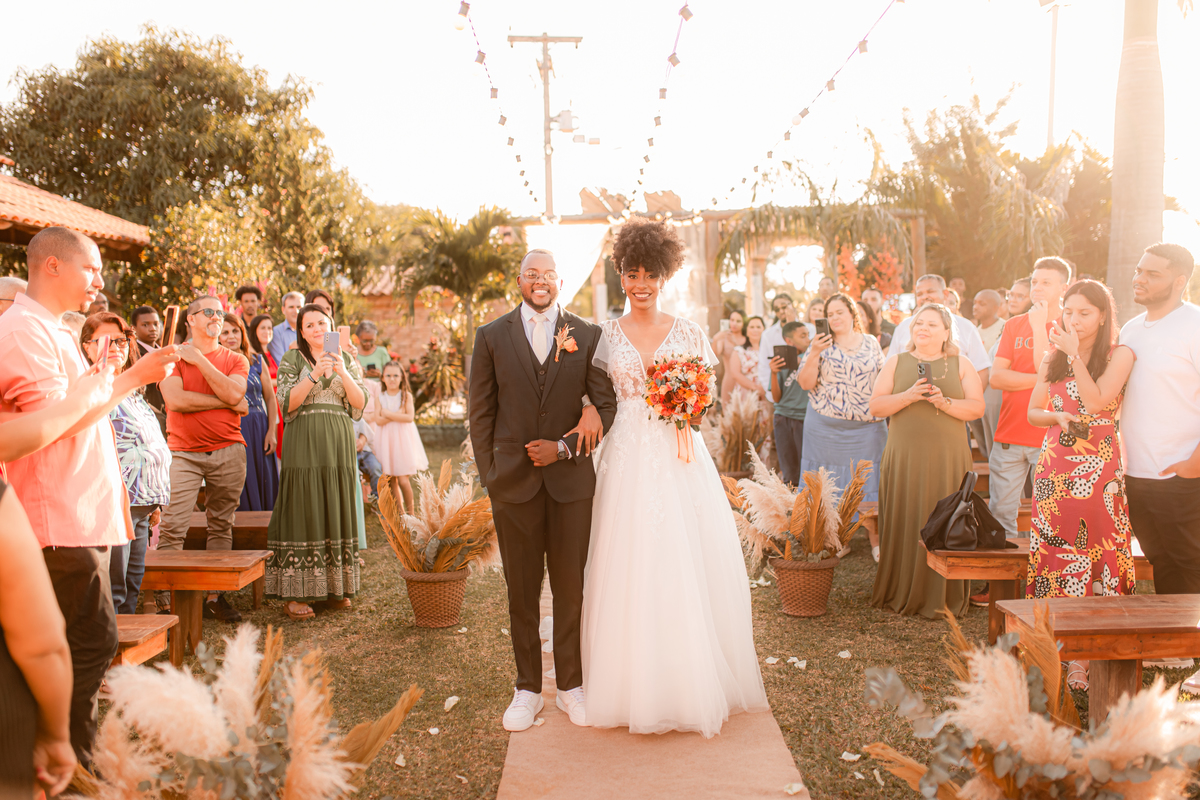 Casamento Por do Sol Amor Noivos Vestido de noiva Emoção Alegria