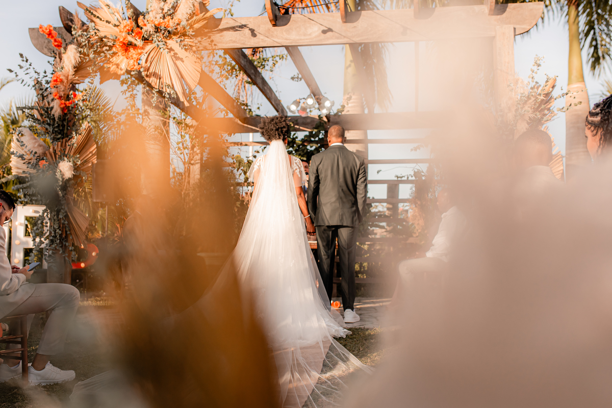 Casamento Por do Sol Amor Noivos Vestido de noiva Emoção Alegria