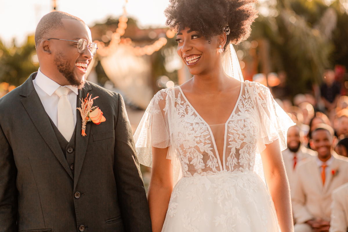 Casamento Por do Sol Amor Noivos Vestido de noiva Emoção Alegria