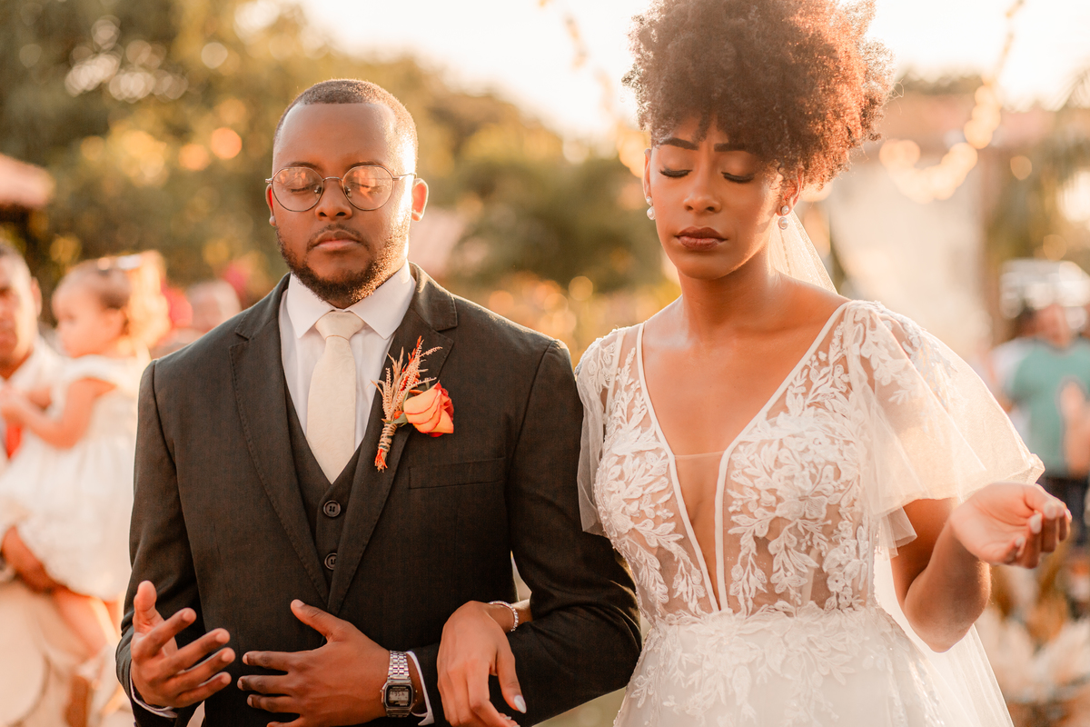Casamento Por do Sol Amor Noivos Vestido de noiva Emoção Alegria