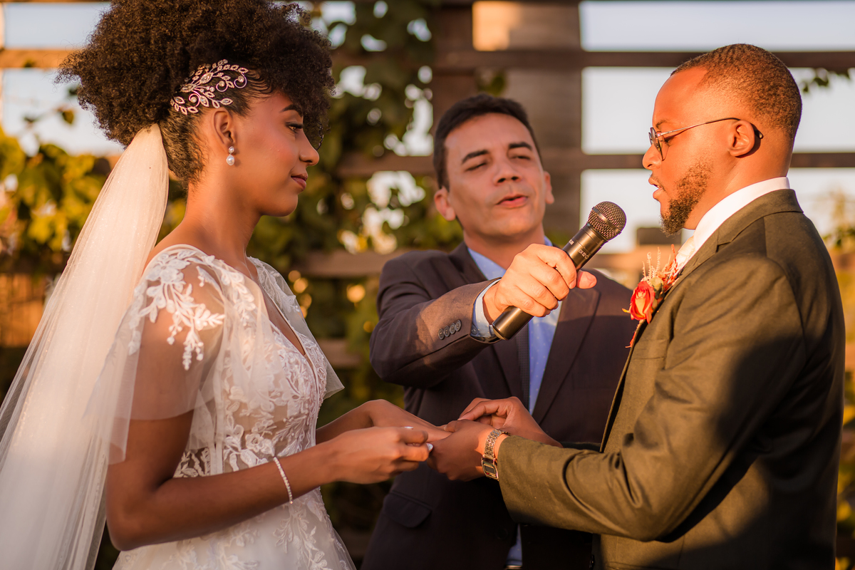Casamento Por do Sol Amor Noivos Vestido de noiva Emoção Alegria