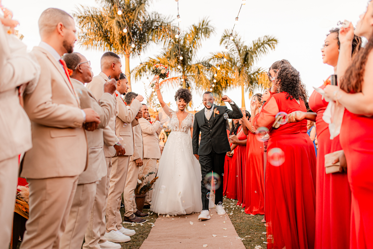 Casamento Por do Sol Amor Noivos Vestido de noiva Emoção Alegria
