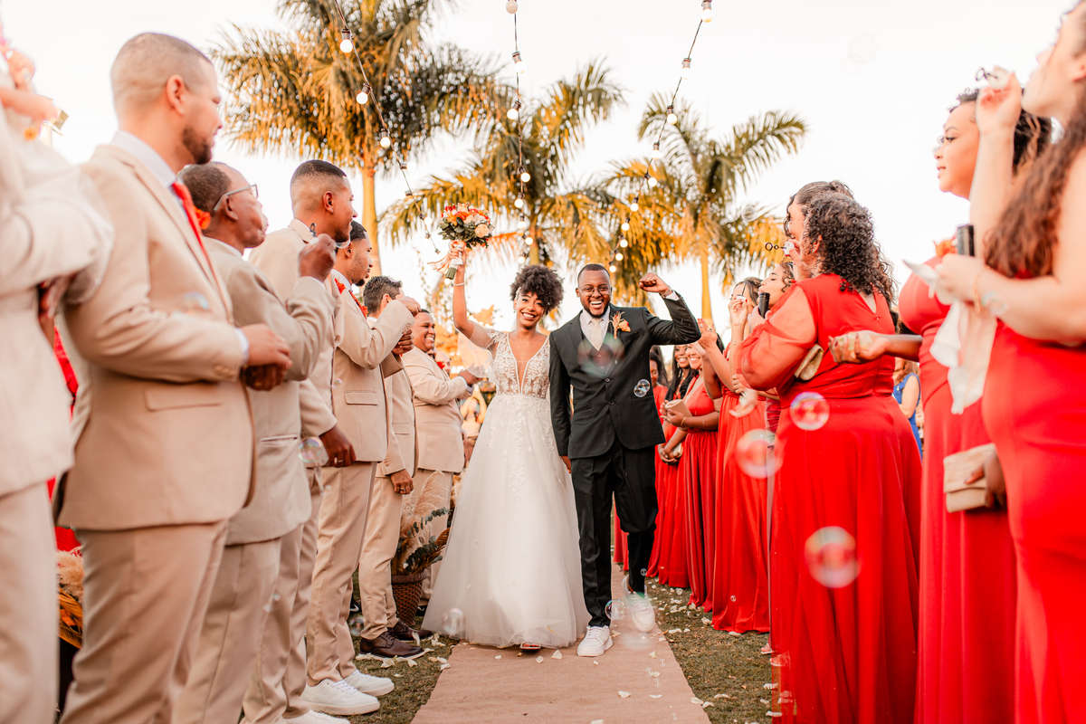 Casamento Por do Sol Amor Noivos Vestido de noiva Emoção Alegria