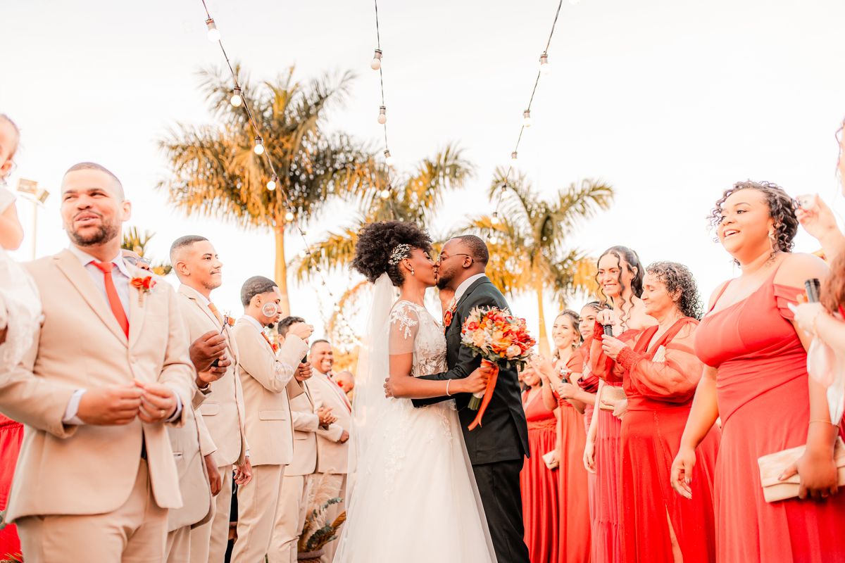 Casamento Por do Sol Amor Noivos Vestido de noiva Emoção Alegria