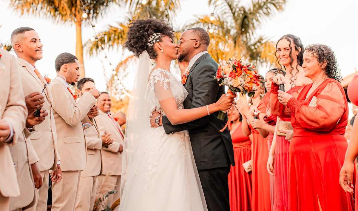 Casamento Por do Sol Amor Noivos Vestido de noiva Emoção Alegria