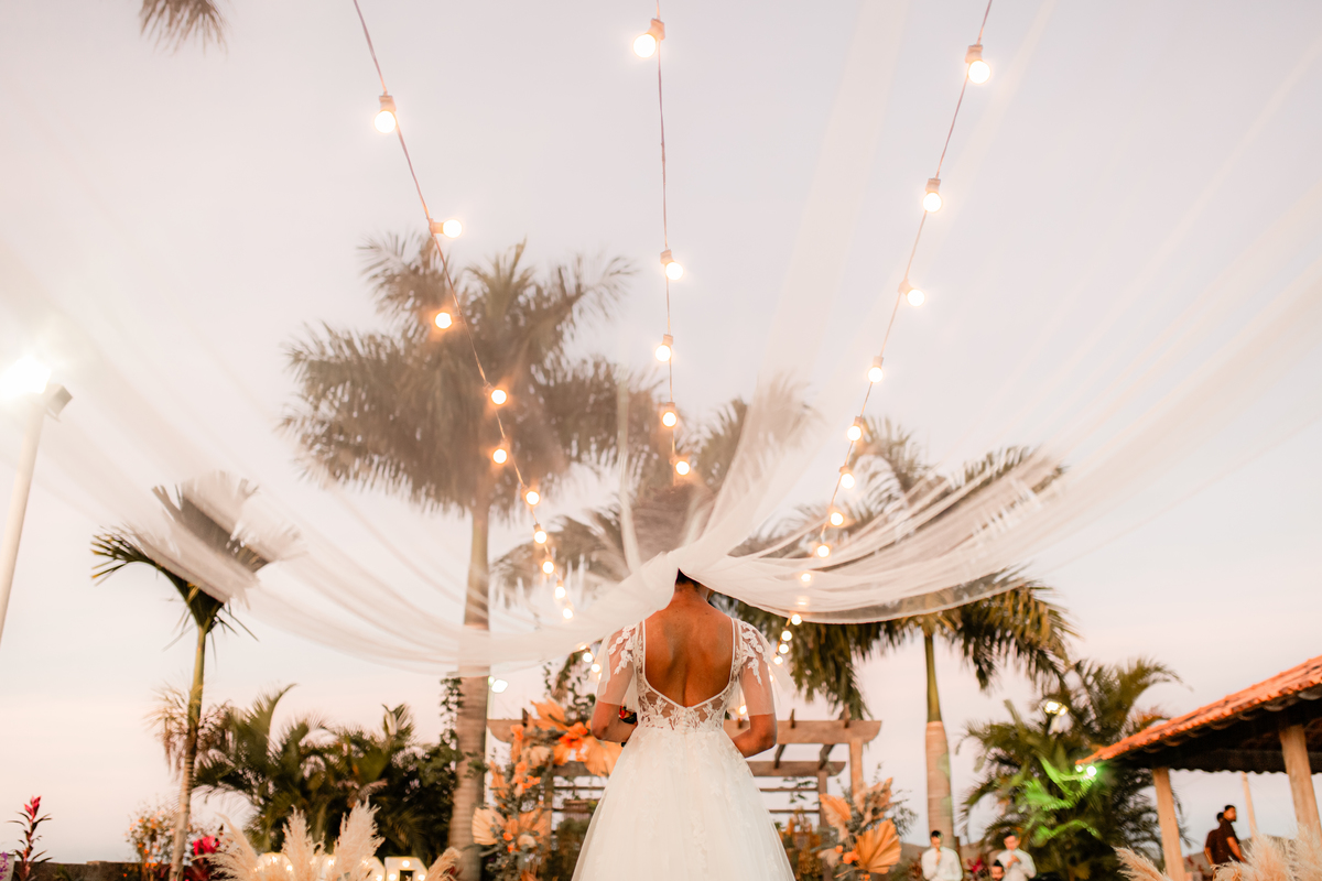 Casamento Por do Sol Amor Noivos Vestido de noiva Emoção Alegria