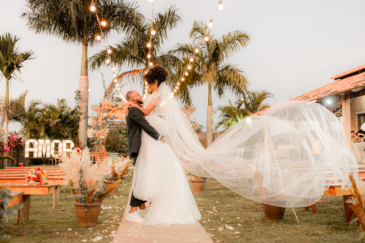 Casamento Por do Sol Amor Noivos Vestido de noiva Emoção Alegria
