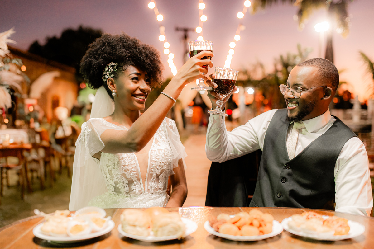 Casamento Por do Sol Amor Noivos Vestido de noiva Emoção Alegria