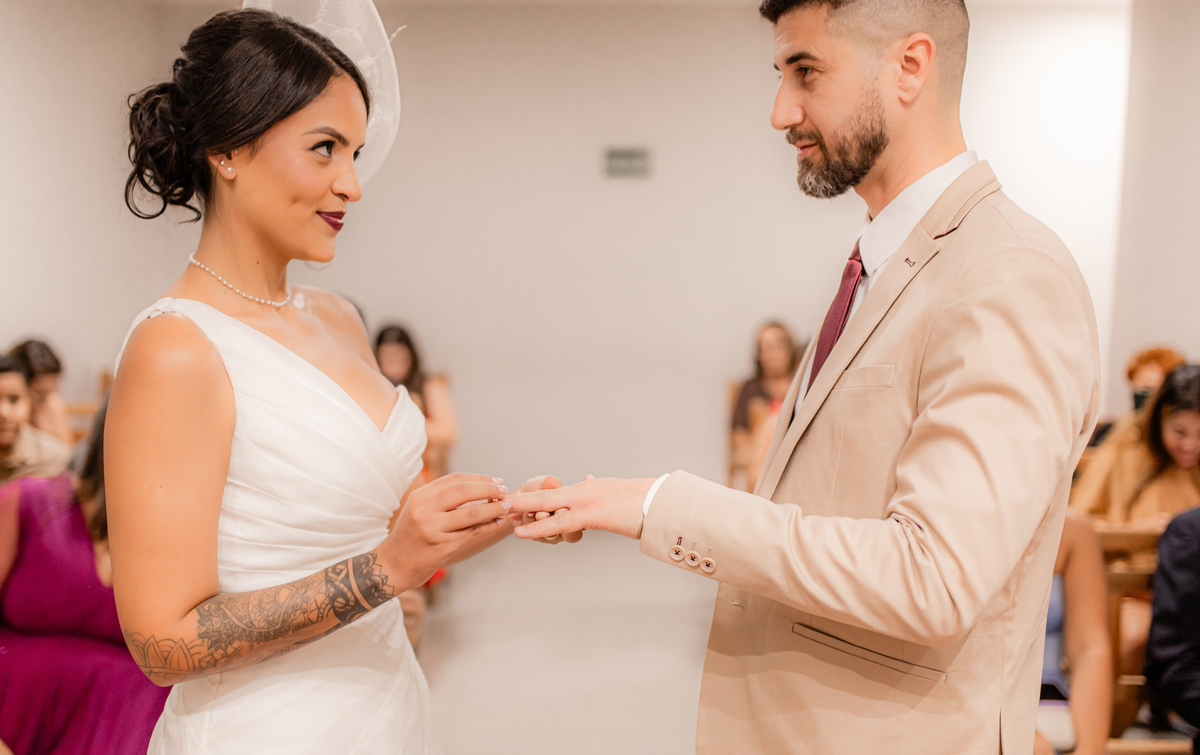 Casamento Civil Noiva Noivos Amor Emoção Vestido de Noiva