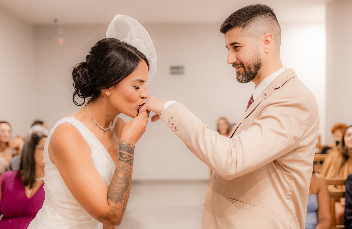 Casamento Civil Noiva Noivos Amor Emoção Vestido de Noiva