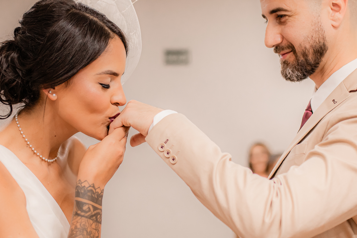 Casamento Civil Noiva Noivos Amor Emoção Vestido de Noiva