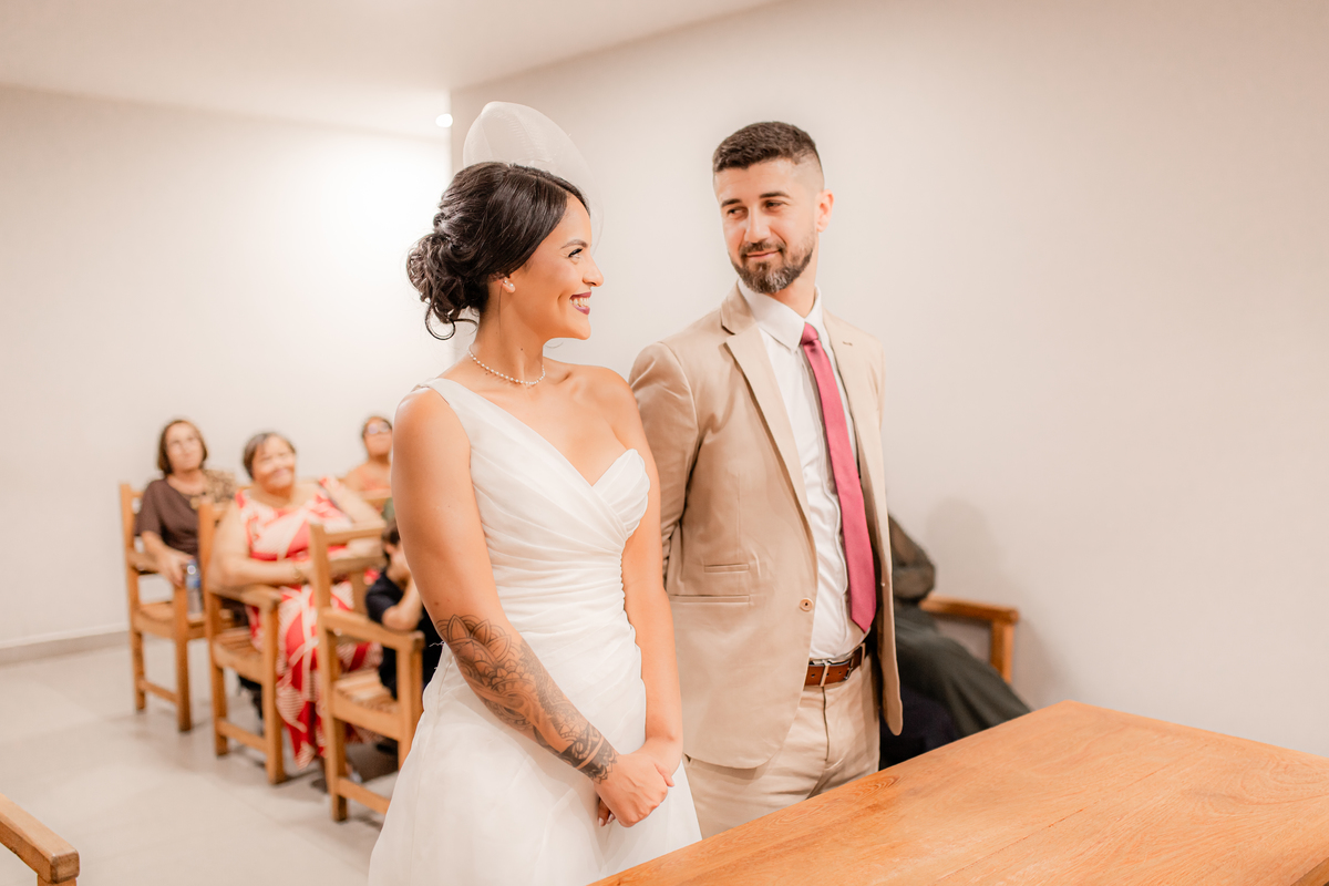 Casamento Civil Noiva Noivos Amor Emoção Vestido de Noiva