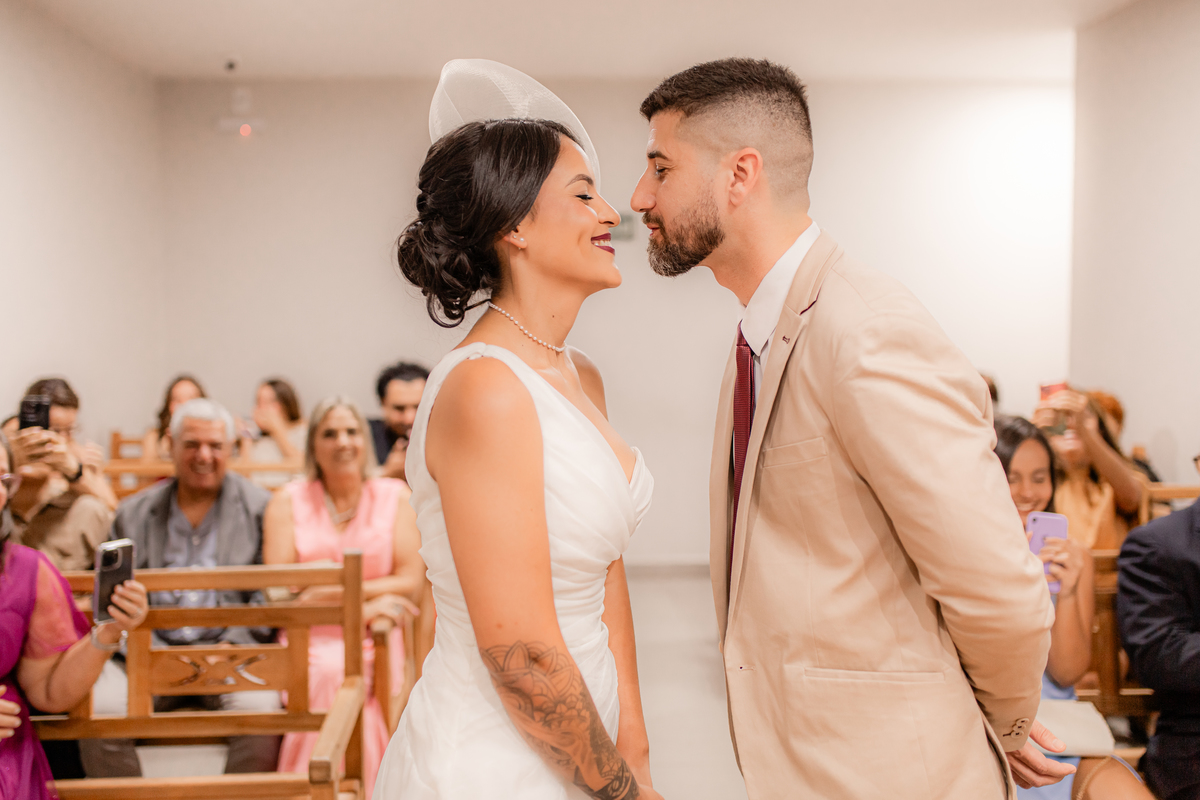 Casamento Civil Noiva Noivos Amor Emoção Vestido de Noiva