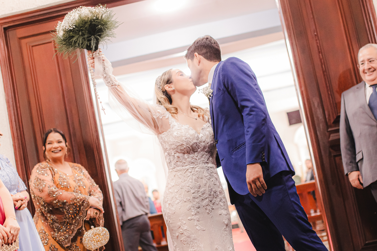 Casamento, Noiva, Emoção, Vestido de Noiva, Casamento, Sorrisos, Inesquecível, Luxo, Igreja, Tradicional, Glamour