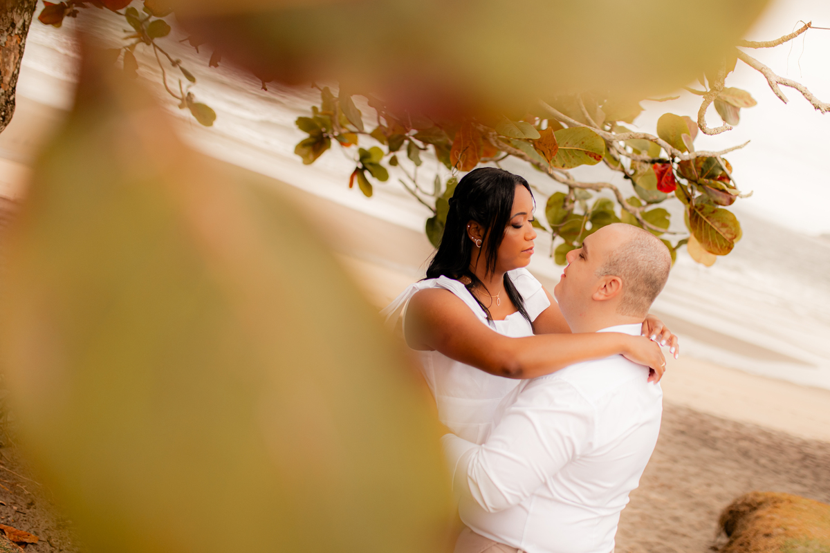 Ensaio Fotográfico na praia, Pré Wedding Praia, Angra dos Reis, amor, carinho, cumplicidade, Noiva, Casamento
