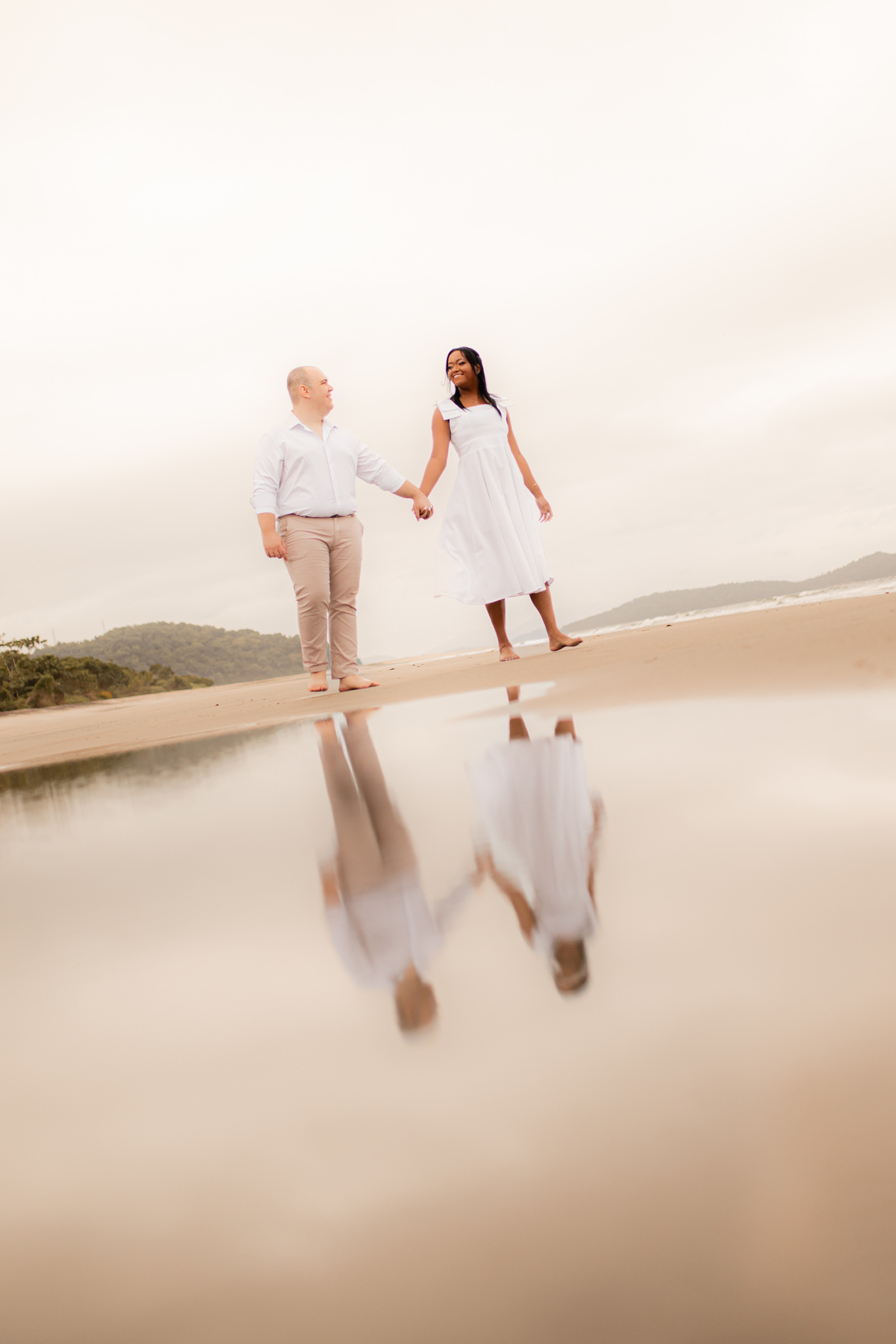 Ensaio Fotográfico na praia, Pré Wedding Praia, Angra dos Reis, amor, carinho, cumplicidade, Noiva, Casamento