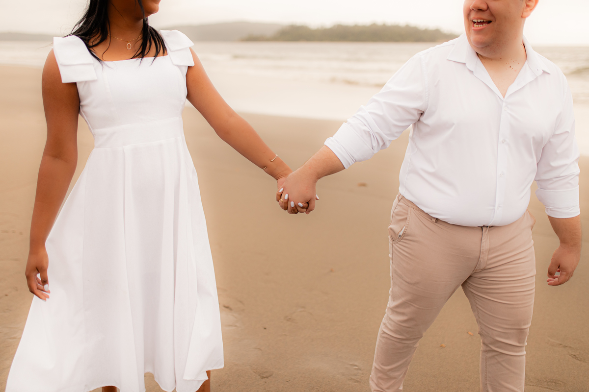 Ensaio Fotográfico na praia, Pré Wedding Praia, Angra dos Reis, amor, carinho, cumplicidade, Noiva, Casamento