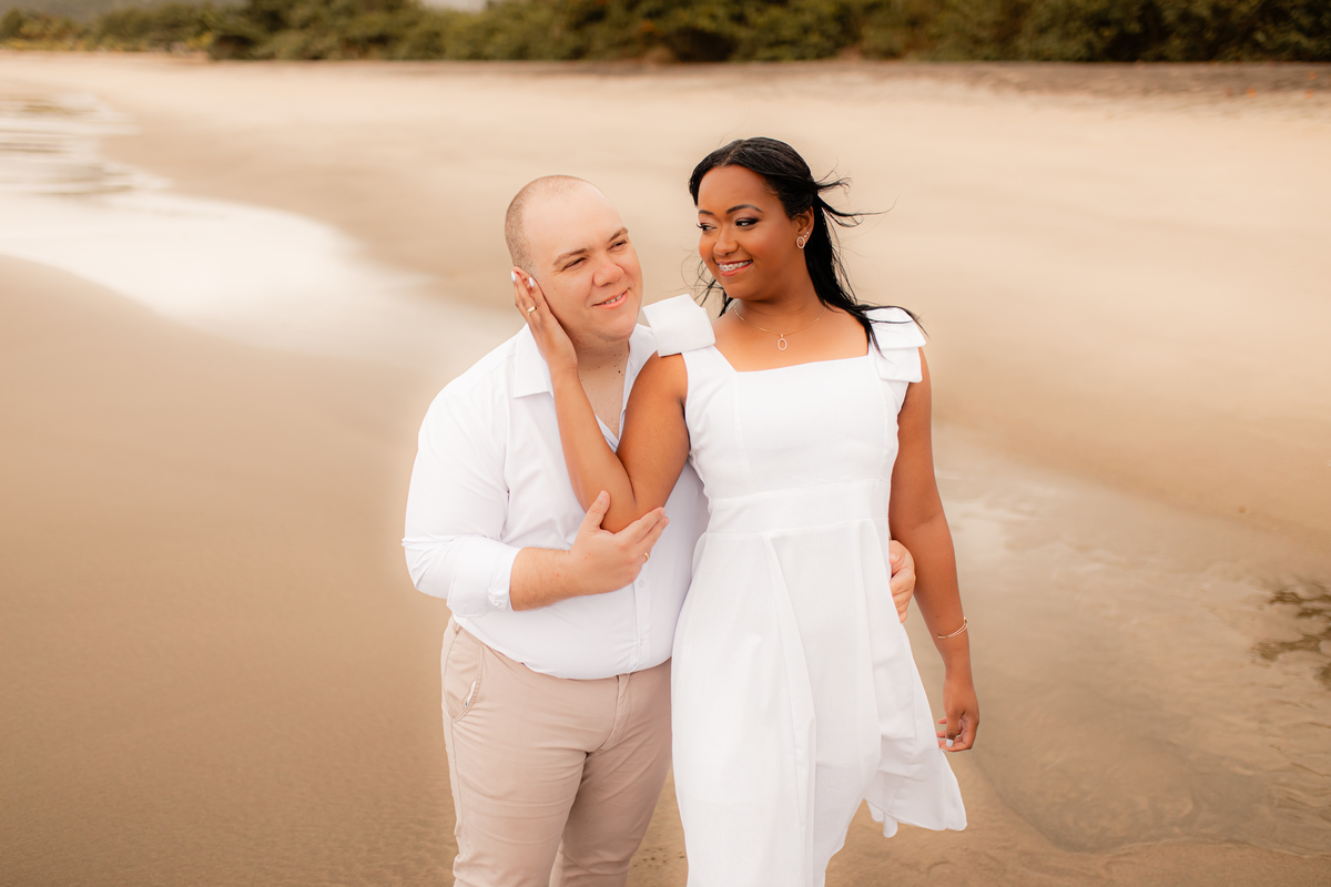 Ensaio Fotográfico na praia, Pré Wedding Praia, Angra dos Reis, amor, carinho, cumplicidade, Noiva, Casamento