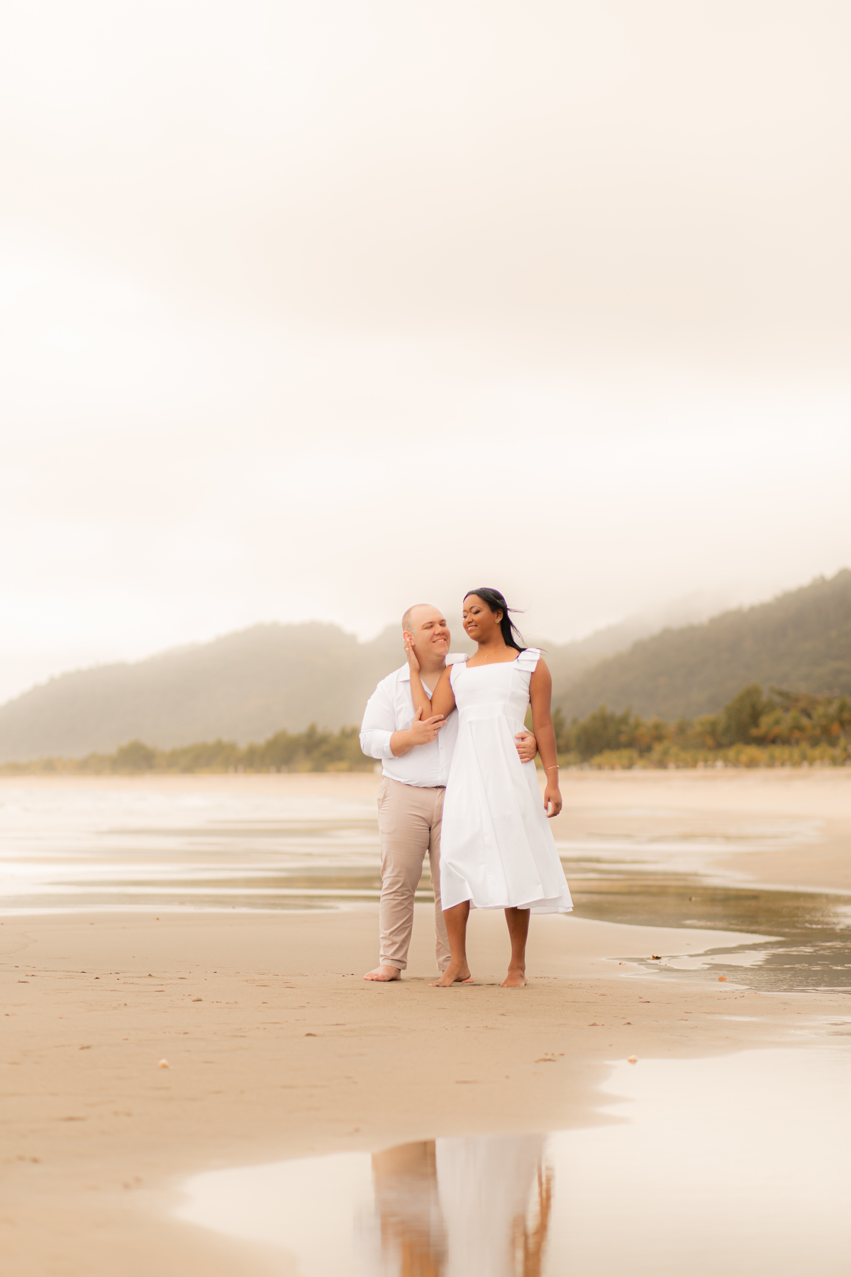 Ensaio Fotográfico na praia, Pré Wedding Praia, Angra dos Reis, amor, carinho, cumplicidade, Noiva, Casamento