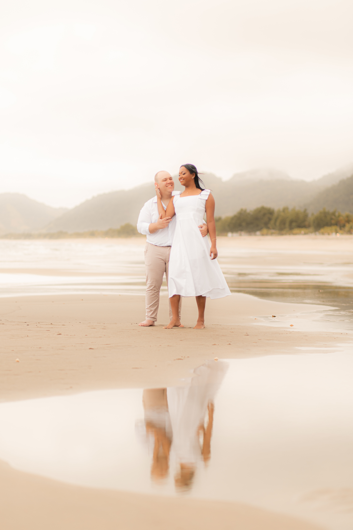Ensaio Fotográfico na praia, Pré Wedding Praia, Angra dos Reis, amor, carinho, cumplicidade, Noiva, Casamento