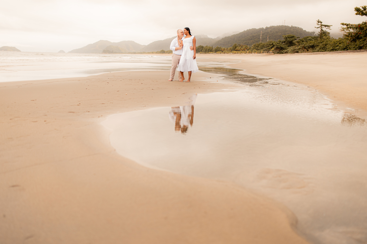 Ensaio Fotográfico na praia, Pré Wedding Praia, Angra dos Reis, amor, carinho, cumplicidade, Noiva, Casamento