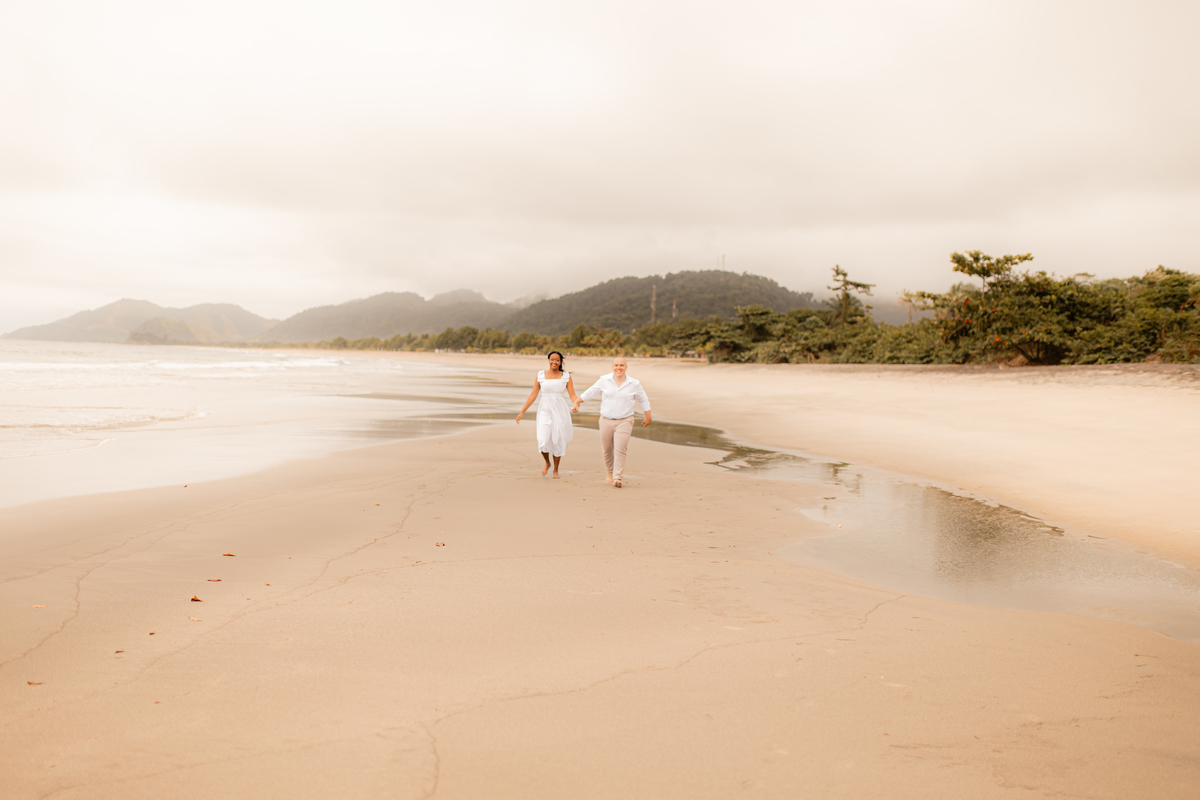 Ensaio Fotográfico na praia, Pré Wedding Praia, Angra dos Reis, amor, carinho, cumplicidade, Noiva, Casamento