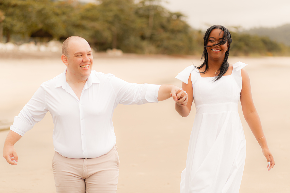 Ensaio Fotográfico na praia, Pré Wedding Praia, Angra dos Reis, amor, carinho, cumplicidade, Noiva, Casamento