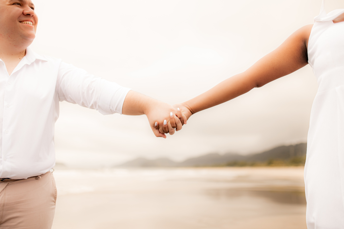 Ensaio Fotográfico na praia, Pré Wedding Praia, Angra dos Reis, amor, carinho, cumplicidade, Noiva, Casamento