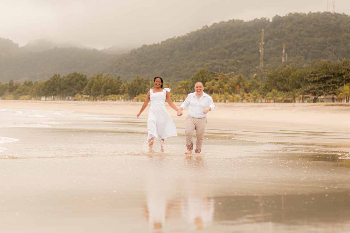 Ensaio Fotográfico na praia, Pré Wedding Praia, Angra dos Reis, amor, carinho, cumplicidade, Noiva, Casamento