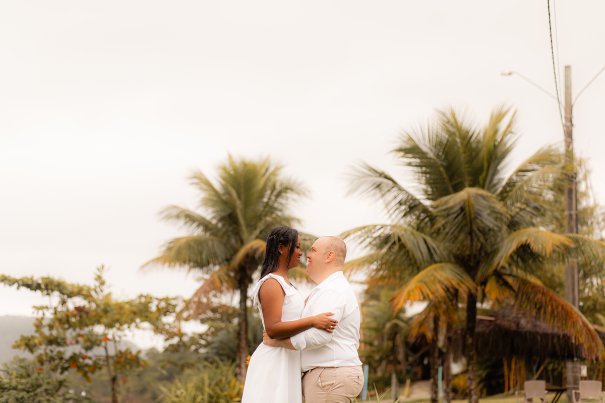 Ensaio Fotográfico na praia, Pré Wedding Praia, Angra dos Reis, amor, carinho, cumplicidade, Noiva, Casamento