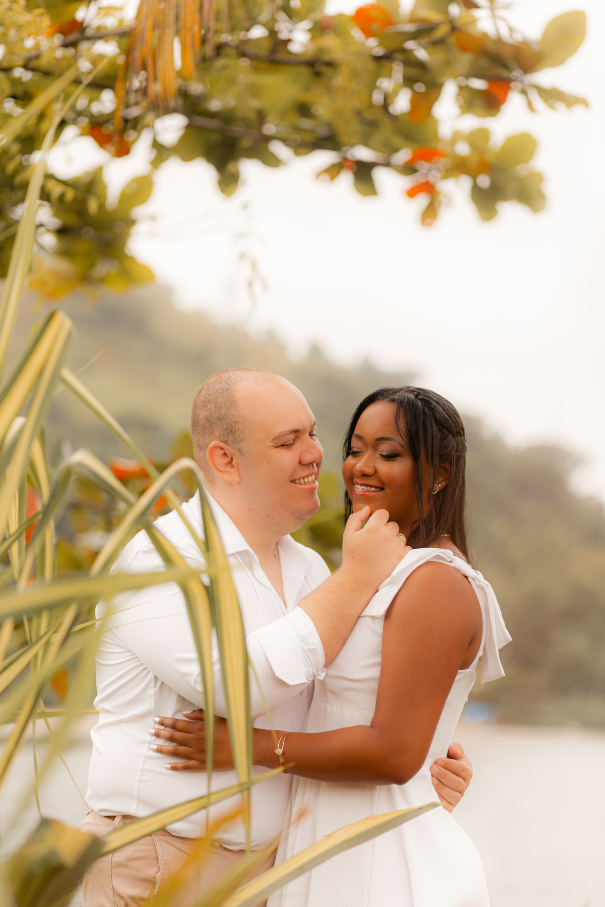 Ensaio Fotográfico na praia, Pré Wedding Praia, Angra dos Reis, amor, carinho, cumplicidade, Noiva, Casamento