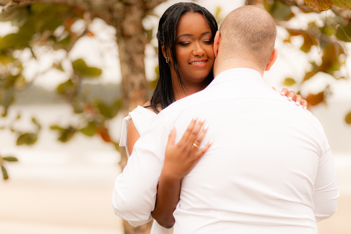 Ensaio Fotográfico na praia, Pré Wedding Praia, Angra dos Reis, amor, carinho, cumplicidade, Noiva, Casamento