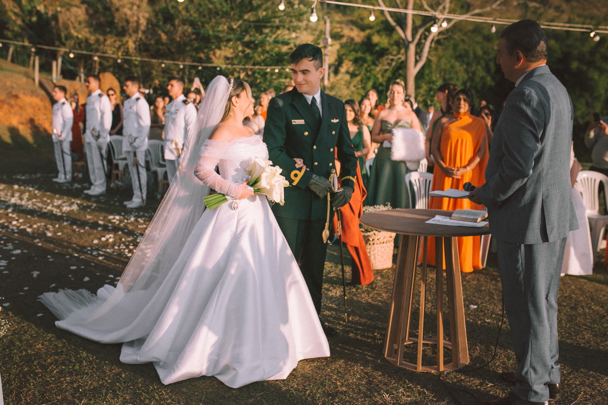 Casamento Vestido de Noiva Por do Sol Amor Noivos Montanha Emoção Casamento Luxo