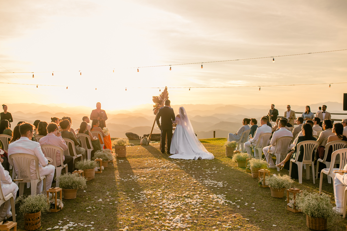 Casamento Vestido de Noiva Por do Sol Amor Noivos Montanha Emoção Casamento Luxo
