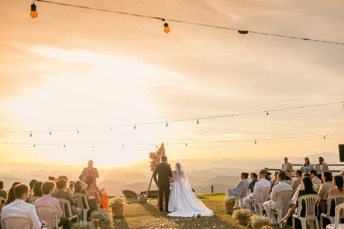 Casamento Vestido de Noiva Por do Sol Amor Noivos Montanha Emoção Casamento Luxo