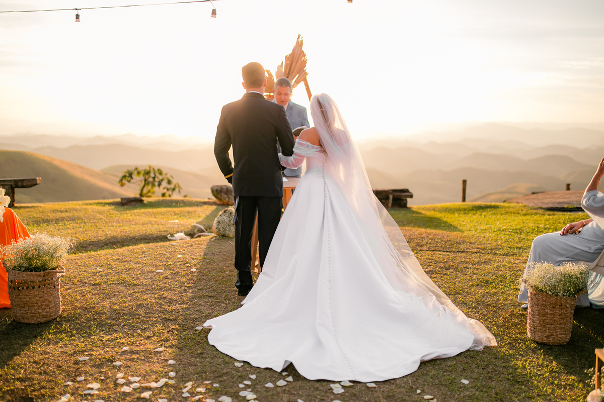 Casamento Vestido de Noiva Por do Sol Amor Noivos Montanha Emoção Casamento Luxo