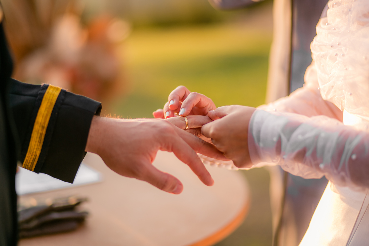 Casamento Vestido de Noiva Por do Sol Amor Noivos Montanha Emoção Casamento Luxo