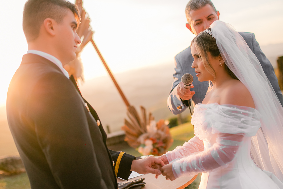 Casamento Vestido de Noiva Por do Sol Amor Noivos Montanha Emoção Casamento Luxo